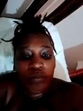 Snapshot of Queeny12 chatting on July 8, 2026, 7:31 am Queeny12 online show from July 8, 2026, 7:31 am
