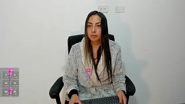 Snapshot of Mariana_Ponce_ chatting on June 2, 2026, 10:37 am Mariana Ponce online show from June 2, 2026, 10:37 am
