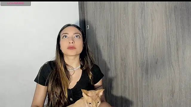 Snapshot of Mariana_Ponce_ chatting on May 28, 2026, 2:08 am Mariana Ponce online show from May 28, 2026, 2:08 am