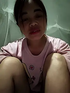 Snapshot of Emma-sin chatting on June 17, 2026, 1:43 pm Emma-sin online show from June 17, 2026, 1:43 pm