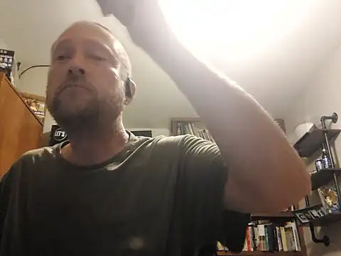 Snapshot of icebergXpress chatting on June 10, 2026, 5:41 am icebergXpress online show from June 10, 2026, 5:41 am