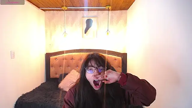 Snapshot of Allyshon_ chatting on June 17, 2026, 7:57 pm Allyshon online show from June 17, 2026, 7:57 pm