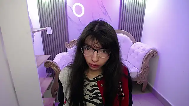 Snapshot of Allyshon_ chatting on June 4, 2026, 7:51 pm Allyshon online show from June 4, 2026, 7:51 pm