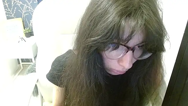 Snapshot of Allyshon_ chatting on June 11, 2026, 12:32 am Allyshon online show from June 11, 2026, 12:32 am