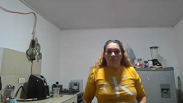 Snapshot of Layla-Astrum chatting on June 8, 2026, 2:34 am Layla-Astrum online show from June 8, 2026, 2:34 am