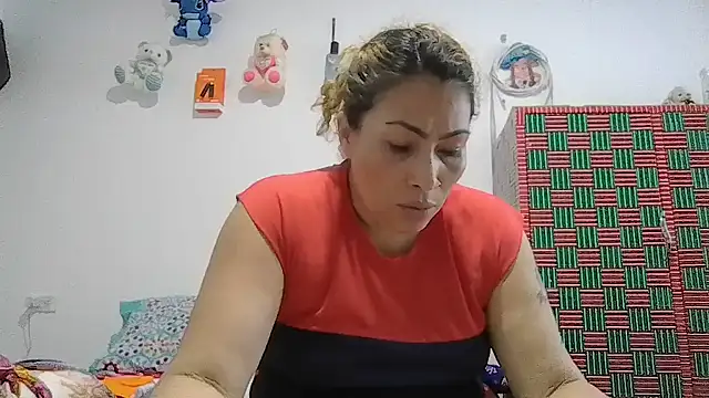 Snapshot of Layla-Astrum chatting on June 5, 2026, 6:46 pm Layla-Astrum online show from June 5, 2026, 6:46 pm