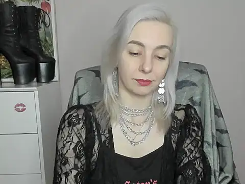 Snapshot of velvetanne chatting on June 24, 2026, 6:23 am velvetanne online show from June 24, 2026, 6:23 am
