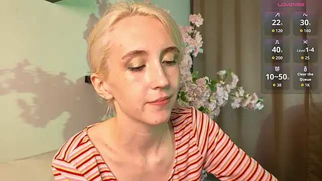 Snapshot of Elen__Moore chatting on June 5, 2026, 10:43 am Elen Moore online show from June 5, 2026, 10:43 am
