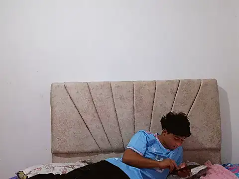 Robertt Brown online show from June 3, 2026, 12:33 am