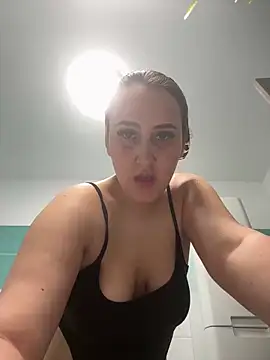 Snapshot of SweetTerrea chatting on June 3, 2026, 9:52 pm SweetTerrea online show from June 3, 2026, 9:52 pm