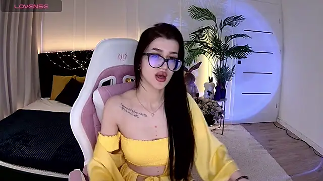Snapshot of Ariella_Me chatting on June 12, 2026, 7:06 am Ariella Me online show from June 12, 2026, 7:06 am