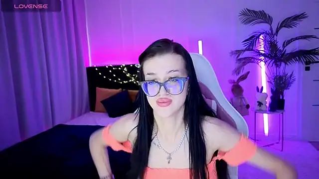 Snapshot of Ariella_Me chatting on July 9, 2026, 6:14 am Ariella Me online show from July 9, 2026, 6:14 am