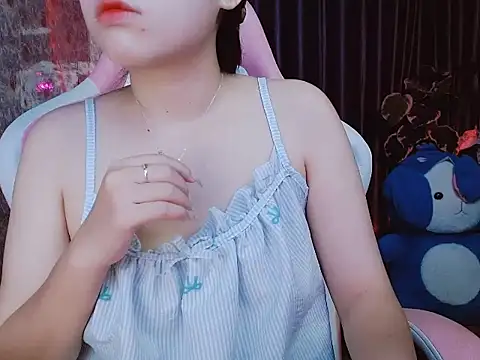 Snapshot of Julie_Ulie chatting on June 14, 2026, 2:24 am Julie Ulie online show from June 14, 2026, 2:24 am
