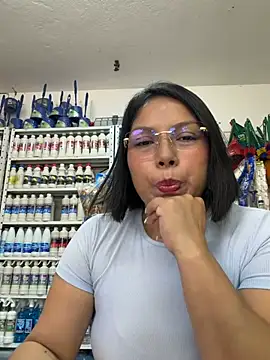 ISABELLA  LUNA online show from June 17, 2026, 1:32 pm