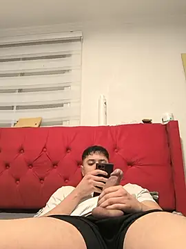 Snapshot of BodyGym18 chatting on May 19, 2026, 7:43 pm BodyGym18 online show from May 19, 2026, 7:43 pm