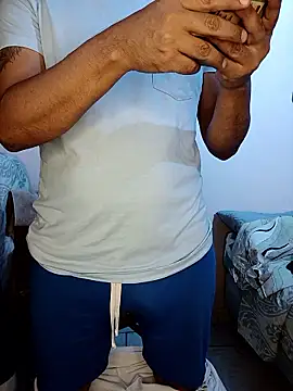 Snapshot of EryckSet chatting on June 18, 2026, 1:38 pm EryckSet online show from June 18, 2026, 1:38 pm