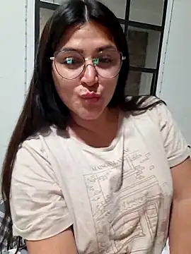 Snapshot of morena95_ chatting on June 14, 2026, 4:35 am morena95 online show from June 14, 2026, 4:35 am