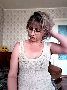 Snapshot of Kitty-MEOWW chatting on June 14, 2026, 4:19 pm Kitty-MEOWW online show from June 14, 2026, 4:19 pm