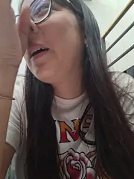 Snapshot of Isax_red chatting on May 21, 2026, 2:14 pm Isax red online show from May 21, 2026, 2:14 pm