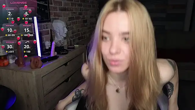Snapshot of eva_swetty chatting on May 22, 2026, 9:35 pm eva swetty online show from May 22, 2026, 9:35 pm