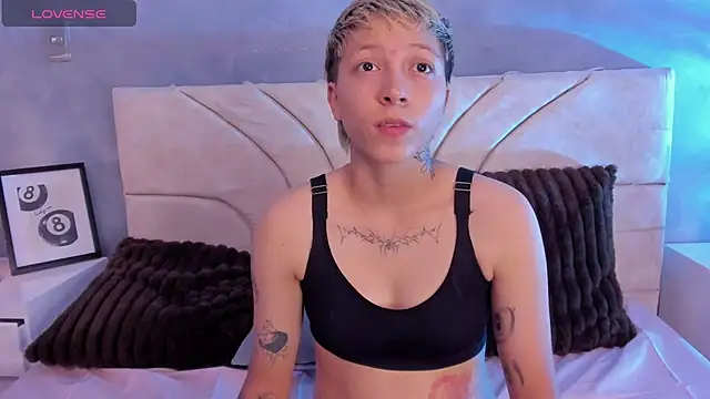 Snapshot of vane_grey chatting on May 25, 2026, 8:40 pm vane grey online show from May 25, 2026, 8:40 pm