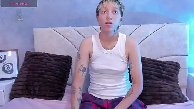 Snapshot of vane_grey chatting on June 6, 2026, 7:41 pm vane grey online show from June 6, 2026, 7:41 pm