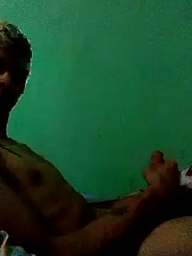 Snapshot of Emiiliaano chatting on June 1, 2026, 2:28 pm Emiiliaano online show from June 1, 2026, 2:28 pm
