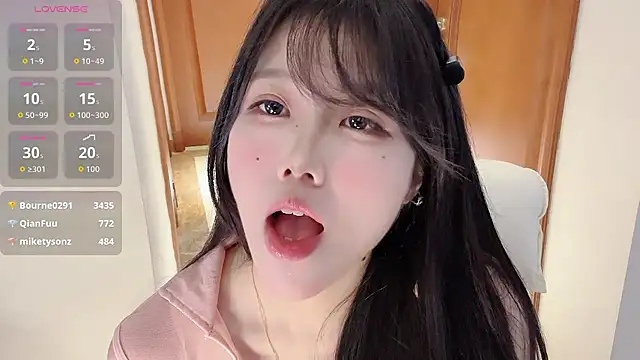 Snapshot of April_UU chatting on June 16, 2026, 2:44 am April UU online show from June 16, 2026, 2:44 am