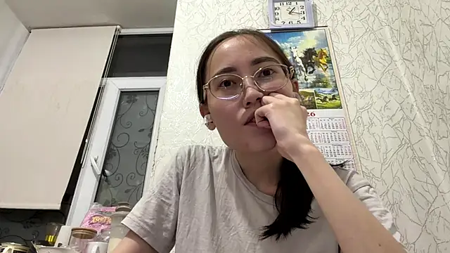 Snapshot of VickieTrudo chatting on June 8, 2026, 8:20 pm VickieTrudo online show from June 8, 2026, 8:20 pm