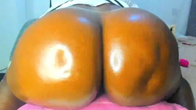Snapshot of bigass_cutie chatting on June 4, 2026, 2:38 am bigass cutie online show from June 4, 2026, 2:38 am