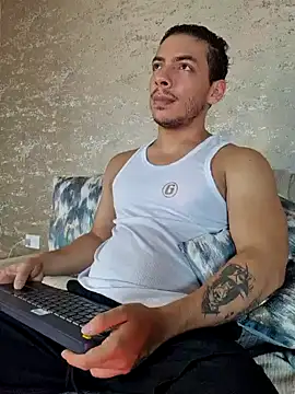 Snapshot of OliverWyse chatting on June 22, 2026, 11:57 pm OliverWyse online show from June 22, 2026, 11:57 pm