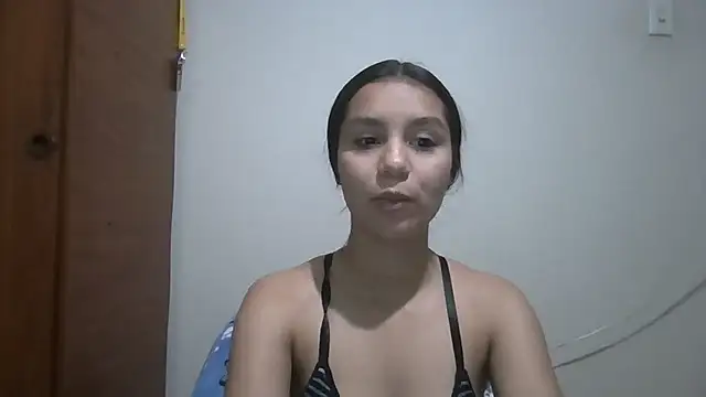 Snapshot of Cami_monroe_m chatting on August 8, 2026, 2:07 am Cami monroe m online show from August 8, 2026, 2:07 am