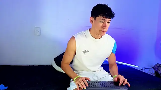 Snapshot of Luke_Muscle chatting on May 23, 2026, 3:22 pm Luke Muscle online show from May 23, 2026, 3:22 pm