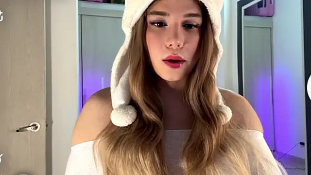 Snapshot of goldenangel_4u chatting on July 26, 2026, 3:02 am goldenangel 4u online show from July 26, 2026, 3:02 am