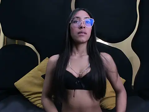KiraaMoon69 online show from June 10, 2026, 8:32 pm