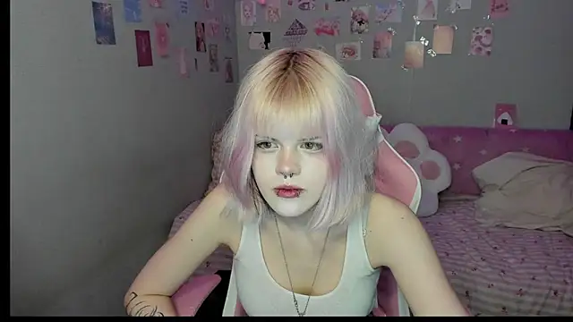 Snapshot of VelvetAlice chatting on July 12, 2026, 8:53 pm VelvetAlice online show from July 12, 2026, 8:53 pm