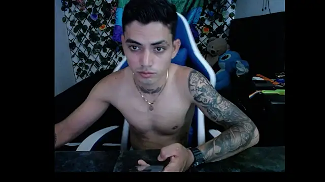 Snapshot of Dantethomsonn chatting on May 22, 2026, 7:01 pm Dantethomsonn online show from May 22, 2026, 7:01 pm