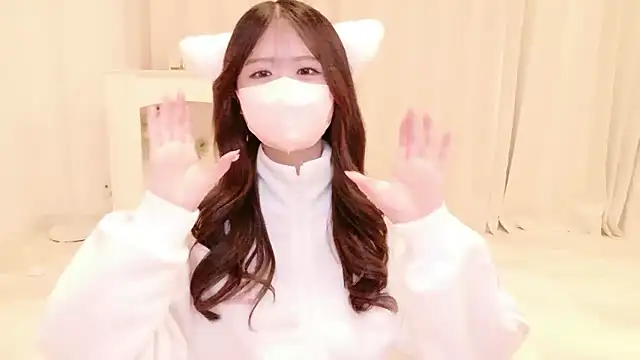 Yuinyaaa online show from June 28, 2026, 10:32 am