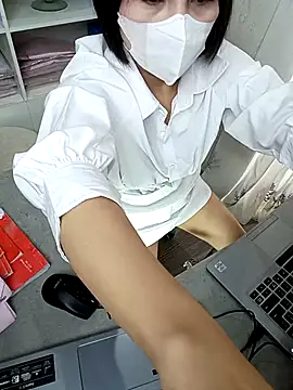 Julie-Rosee online show from June 6, 2026, 1:44 am