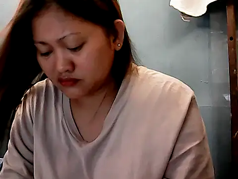 Snapshot of Irisshinn chatting on July 12, 2026, 7:37 pm Irisshinn online show from July 12, 2026, 7:37 pm