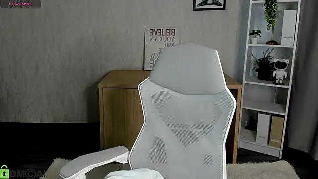 Snapshot of Emma-Blissa chatting on July 10, 2026, 8:36 am Emma-Blissa online show from July 10, 2026, 8:36 am