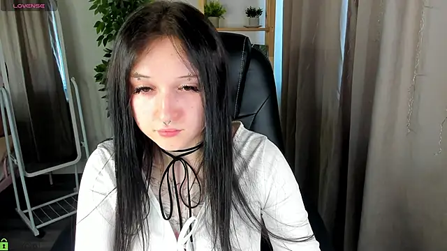 Snapshot of Emma-Blissa chatting on June 21, 2026, 1:00 am Emma-Blissa online show from June 21, 2026, 1:00 am