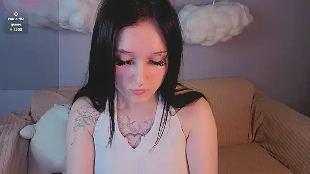 Snapshot of Emma-Blissa chatting on June 12, 2026, 1:14 am Emma-Blissa online show from June 12, 2026, 1:14 am