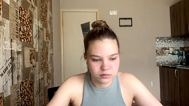 HellyRay online show from June 15, 2026, 1:22 pm