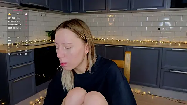 BlondeKelly online show from May 25, 2026, 4:06 pm