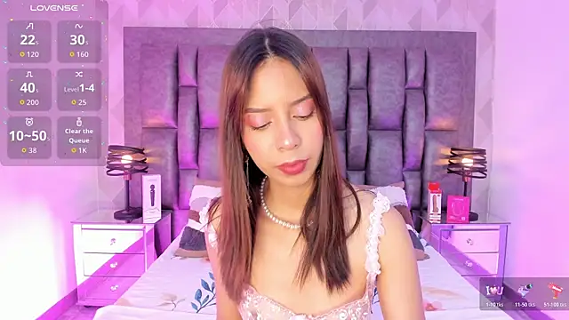 Snapshot of AriRose chatting on July 9, 2026, 12:04 pm AriRose online show from July 9, 2026, 12:04 pm