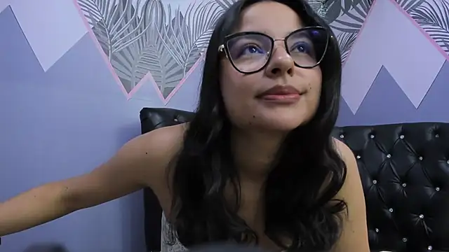 Snapshot of AuroraGreyy chatting on July 3, 2026, 11:39 am AuroraGreyy online show from July 3, 2026, 11:39 am