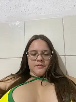 Snapshot of Laryssinha_69 chatting on June 14, 2026, 4:03 am Laryssinha 69 online show from June 14, 2026, 4:03 am