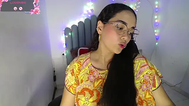 Snapshot of farah_samira chatting on June 26, 2026, 7:31 pm farah samira online show from June 26, 2026, 7:31 pm