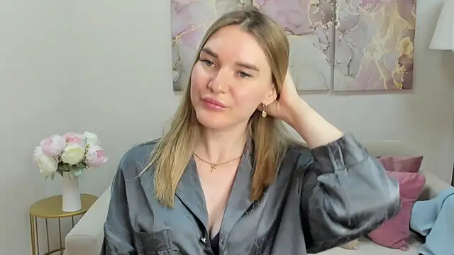 Snapshot of RoxyReignn chatting on June 11, 2026, 12:32 am RoxyReignn online show from June 11, 2026, 12:32 am